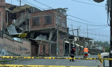DOS CASAS EN RIESGO DE COLAPSO POR LAS LLUVIAS EN LA PAZ