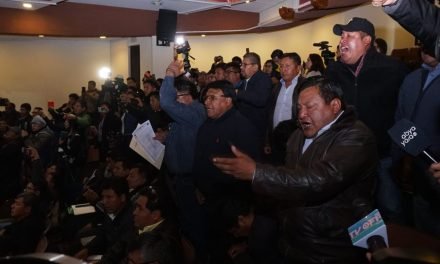 TENSIÓN  EN LA REUNIÓN ENTRE CHOFERES Y REPRESENTANTES DEL GOBIERNO