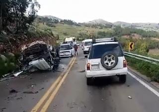 CHOQUE MÚLTIPLE  DEJA AL MENOS DOS FALLECIDOS EN RUTA A SACABA