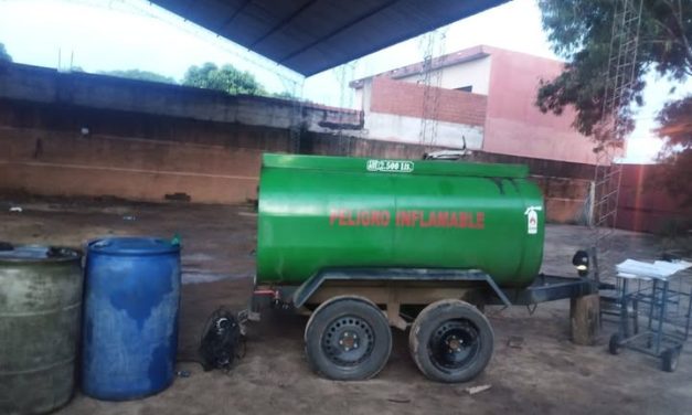 ENCUENTRAN MÁS DE SIETE MIL LITROS DE DIÉSEL Y DOS MIL DE GASOLINA EN UNA CASA
