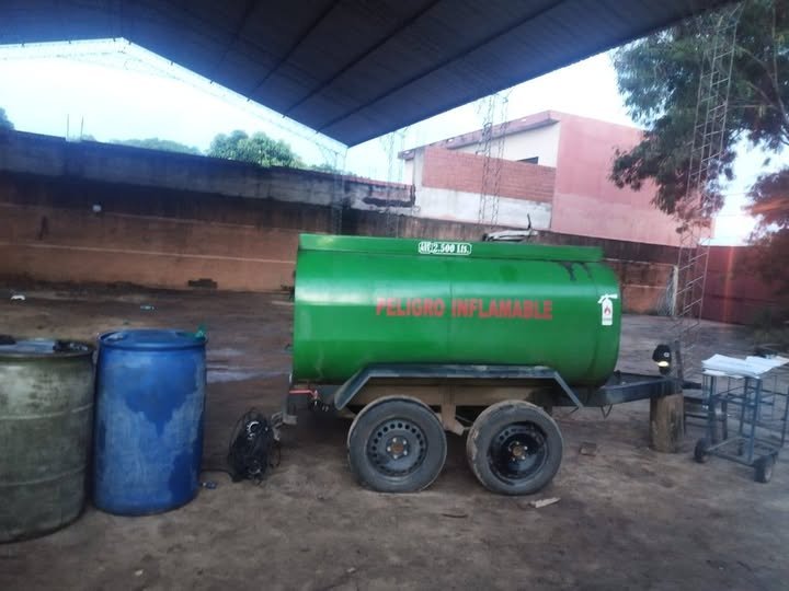 ENCUENTRAN MÁS DE SIETE MIL LITROS DE DIÉSEL Y DOS MIL DE GASOLINA EN UNA CASA