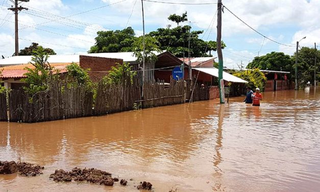 TRES BARRIOS QUEDAN BAJO EL AGUA EN PUERTO PAILA TRAS REBALSE DEL RÍO COTOCA