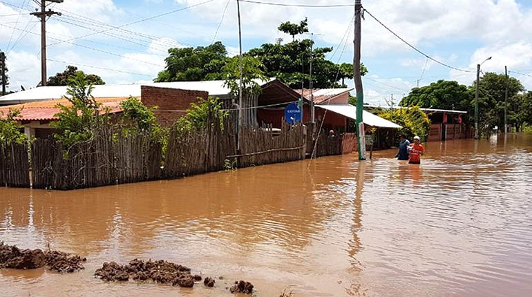 TRES BARRIOS QUEDAN BAJO EL AGUA EN PUERTO PAILA TRAS REBALSE DEL RÍO COTOCA