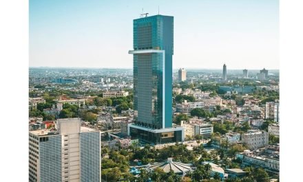 EL POLÉMICO HOTEL MÁS ALTO DE CUBA ES INAUGURADO ENTRE CRÍTICAS Y CON HERMETISMO