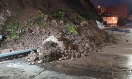 EVACÚAN VIVIENDAS POR “MOVIMIENTO ACTIVO” DE TIERRAS EN LA PAZ