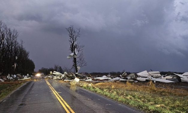 ALERTA EN EL ESTE DE ESTADOS UNIDOS TRAS SERIE DE TORNADOS, VIENTOS E INCENDIOS