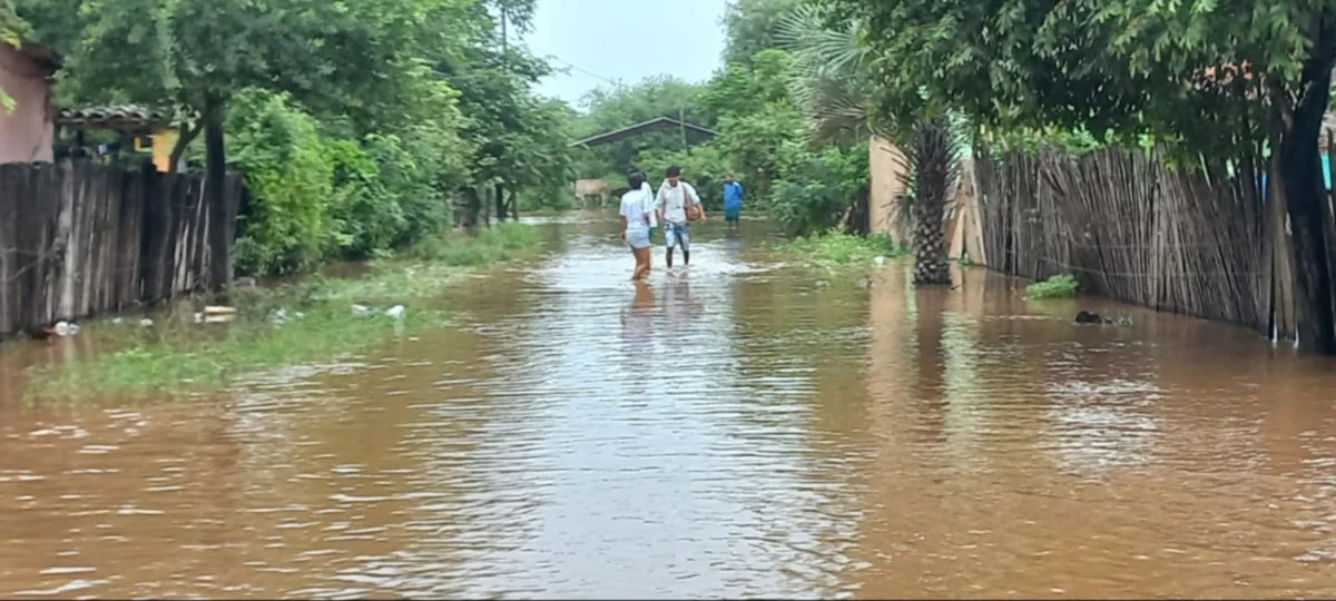 SUSPENDEN CLASES EN PUERTO PAILA POR BARRIOS ENTEROS BAJO EL AGUA