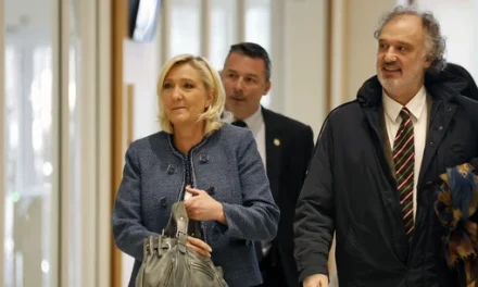 MARINE LE PEN, CONDENADA E INHABILITADA POR EL DESVÍO DE FONDOS DEL PARLAMENTO EUROPEO