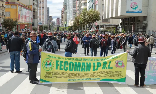 MINEROS AURÍFEROS PROTESTAN EN DEMANDA DE COMBUSTIBLE