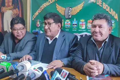 CHOFERES ANUNCIAN PARO INDEFINIDO ANTE INCUMPLIMIENTO DEL GOBIERNO