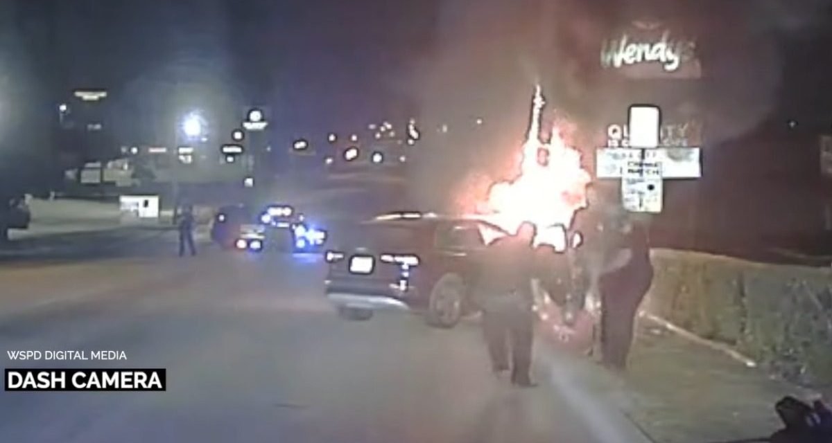 OFICIAL EVITA UNA TRAGEDIA AL SALVAR A UN CONDUCTOR INCONSCIENTE DE UN VEHÍCULO EN LLAMAS