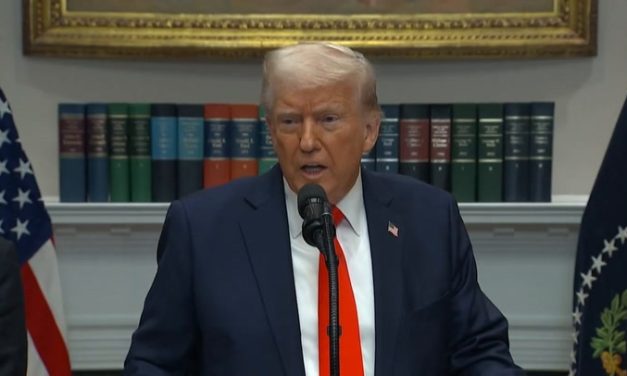 TRUMP SUSPENDIÓ POR UN MES ARANCELES A  PRODUCTOS MEXICANOS Y CANADIENSES 