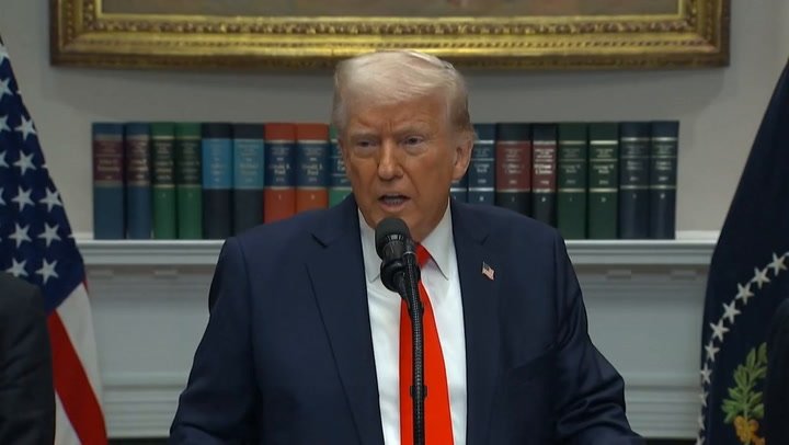 TRUMP SUSPENDIÓ POR UN MES ARANCELES A  PRODUCTOS MEXICANOS Y CANADIENSES 