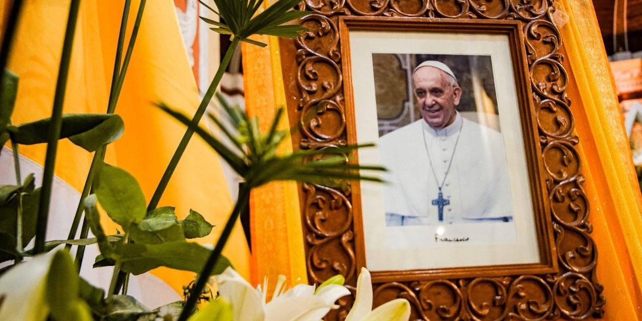 SANTA CRUZ DESPIDE AL PAPA FRANCISCO EN UNA SANTA MISA EXEQUIAL