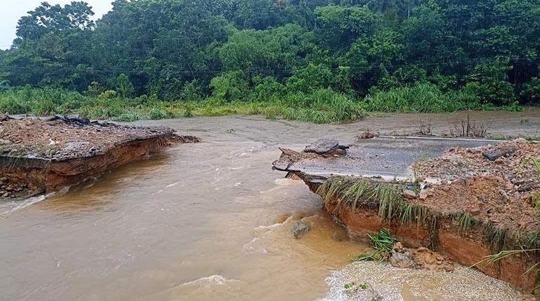 TRAS DESLIZAMIENTOS Y RIADAS PERSISTE ALERTA POR DESBORDES DE RÍOS