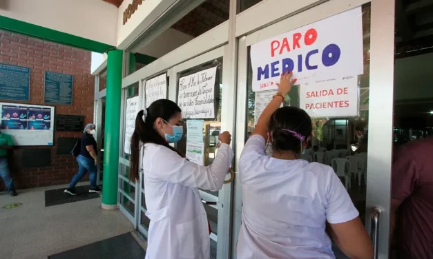 TRABAJADORES EN SALUD CUMPLEN PARO NACIONAL DE 48 HORAS