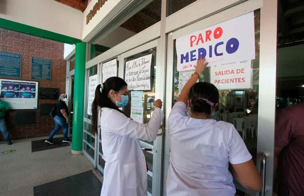 TRABAJADORES EN SALUD CUMPLEN PARO NACIONAL DE 48 HORAS