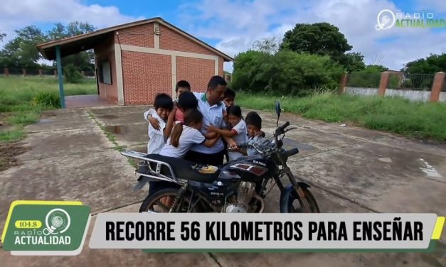 MAESTRO RECORRE MÁS DE 100 KILÓMETROS DIARIOS POR SUS ESTUDIANTES