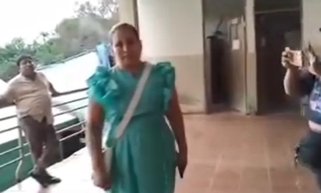 “MI HIJO NO SERÁ UN MALTRATADOR DE MUJERES” MADRE CORRIGE A SU HIJO