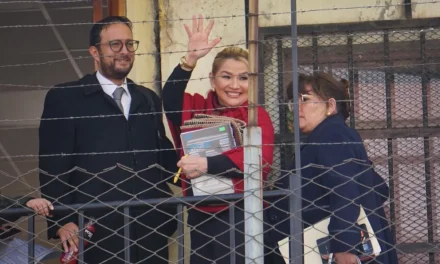 TRIBUNAL ANULA PROCESO ORDINARIO CONTRA AÑEZ Y LO REMITE A JUICIO DE RESPONSABILIDADES