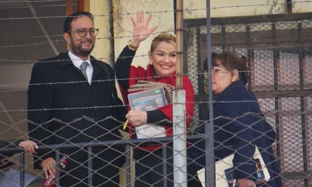 TRIBUNAL ANULA PROCESO ORDINARIO CONTRA AÑEZ Y LO REMITE A JUICIO DE RESPONSABILIDADES