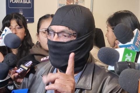 HÉCTOR ARCE APARECE ENCAPUCHADO: SUSCEPTIBLE POR LA PERSECUCIÓN ASEGURA