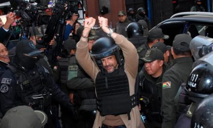 CAMACHO EXIGE QUE “PARE LA PERSECUCIÓN” TRAS LA APREHENSIÓN DEL ABOGADO VALDA