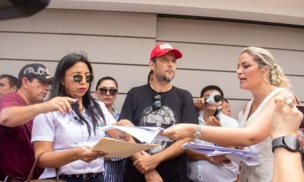 ALLANAN LA CASA DEL ALCALDE EN BUSCA DE SU HIJO POR PRESUNTO CASO DE CORRUPCIÓN