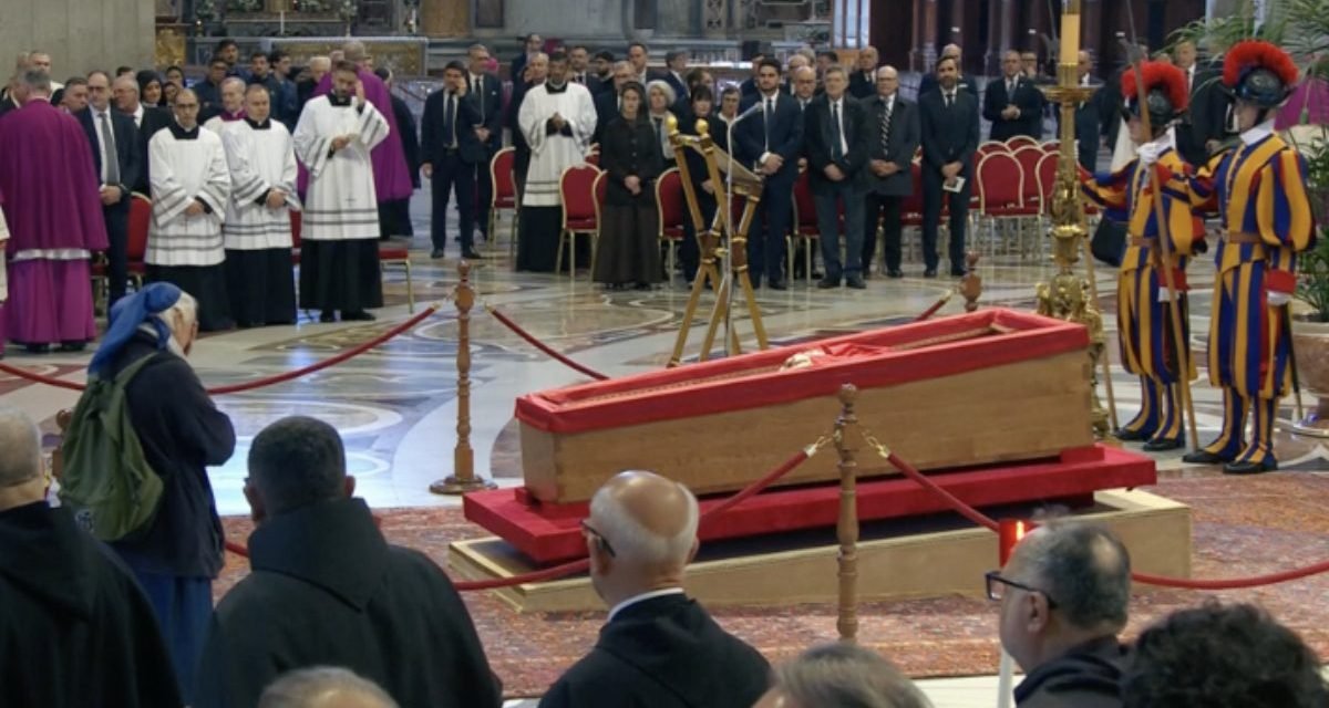 ESTE VIERNES 25 DE ABRIL SE CERRARÁ EL FÉRETRO DEL PAPA FRANCISCO