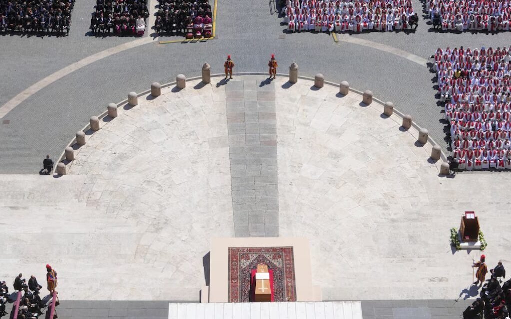 EL PAPA FRANCISCO YA DESCANSA EN LA BASÍLICA DE SANTA MARÍA LA MAYOR