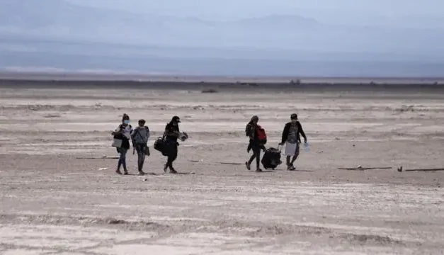 CHILE CIERRA CENTROS DE ACOGIDA DE MIGRANTES EN FRONTERA CON BOLIVIA Y ENDURECE MEDIDAS