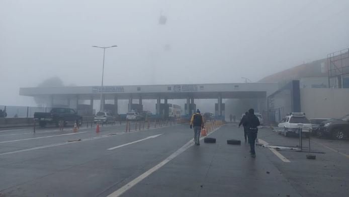 SUSPENDEN DESPEGUES Y ATERRIZAJES EN EL AEROPUERTO DE EL ALTO POR LA NEBLINA