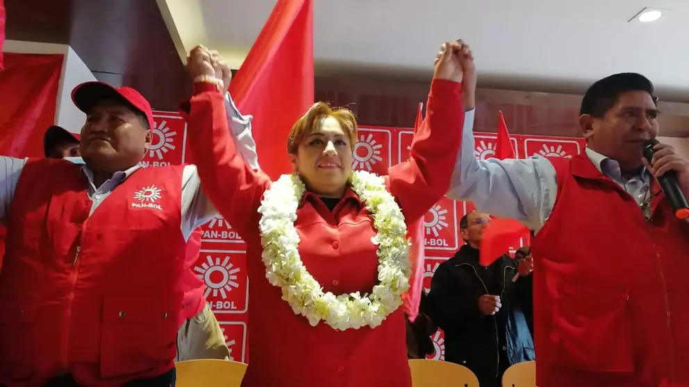 PAN-BOL POSTULA A RUTH NINA COMO CANDIDATA