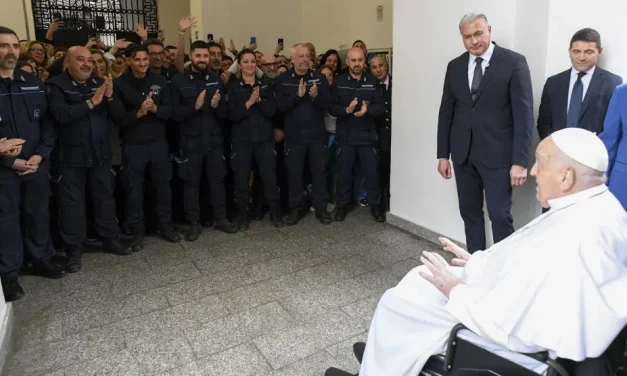 EL PAPA VISITA UNA CÁRCEL ROMANA POR JUEVES SANTO