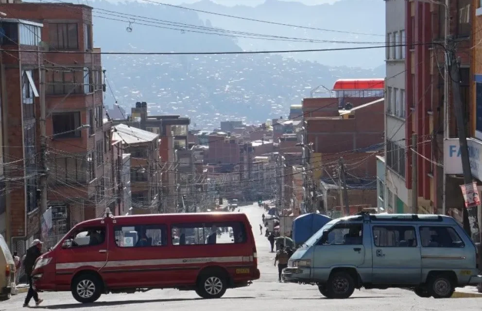 CHOFERES DE LA PAZ DECLARAN CUARTO INTERMEDIO EN PARO INDEFINIDO