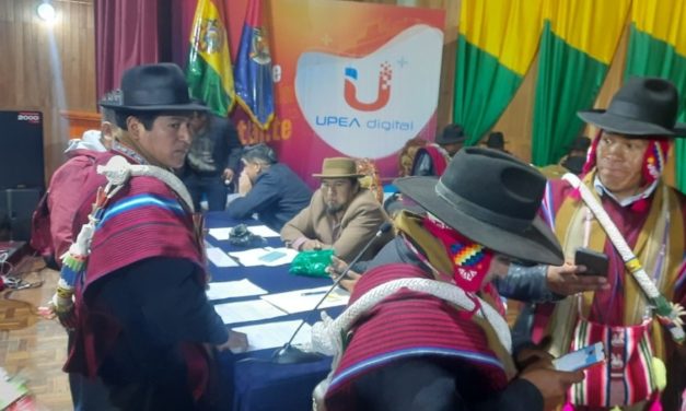 SECTORES SOCIALES RETIENEN A VOCALES DEL TED LA PAZ