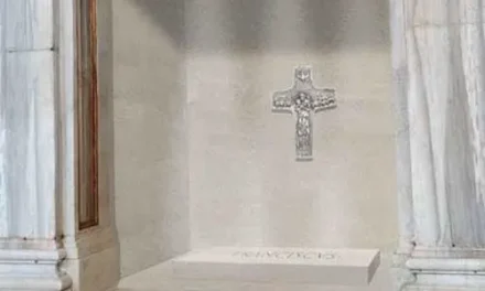 EL SEPULCRO DE FRANCISCO ESTÁ CASI LISTO EN VÍSPERAS DE SU FUNERAL