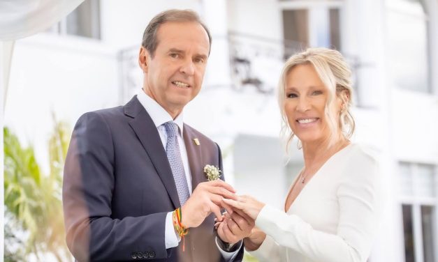 EL  CANDIDATO  A PRESIDENTE TUTO QUIROGA SE CASO