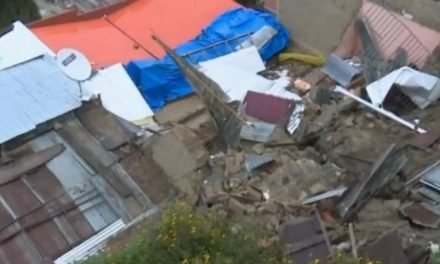 UN TALUD EN LA ZONA VINO TINTO DESTRUYE AL MENOS DOS VIVIENDAS