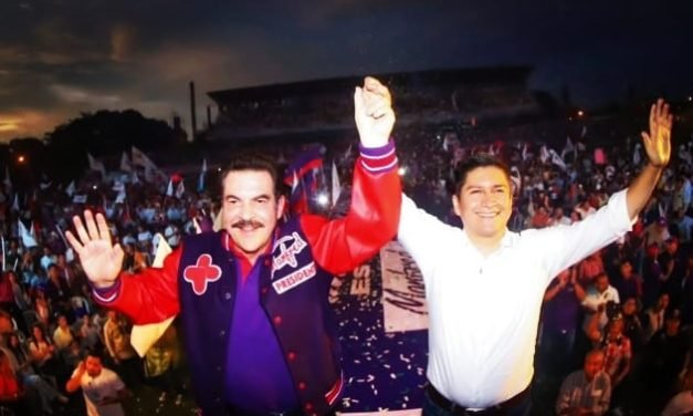 JUAN CARLOS MEDRANO ACOMPAÑARÁ A MANFRED REYES VILLA PARA VICE