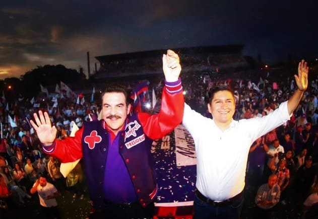 JUAN CARLOS MEDRANO ACOMPAÑARÁ A MANFRED REYES VILLA PARA VICE