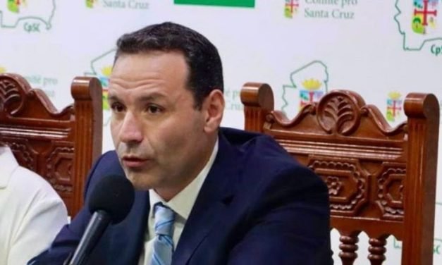 ZAMBRANA : «BOLIVIA DEBE PROHIBIR EL SOCIALISMO POR LEY Y EN LA CPE»