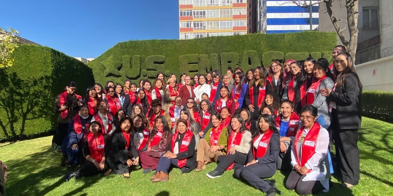 69 EMPRENDEDORAS SE GRADÚAN DEL PROGRAMA AWE BOLIVIA