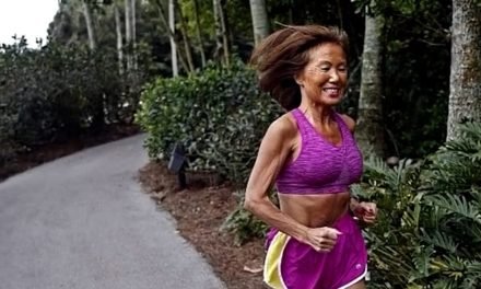 TIENE 77 AÑOS, CORRE 80 KILÓMETROS SEMANALES Y REVELÓ CUÁL ES LA DIETA Y  ENTRENAMIENTO QUE LA MANTIENEN EN FORMA