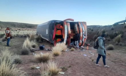 CHÓFER HUYE Y DEJA 17 PERSONAS HERIDAS EN ACCIDENTE DE TRÁNSITO