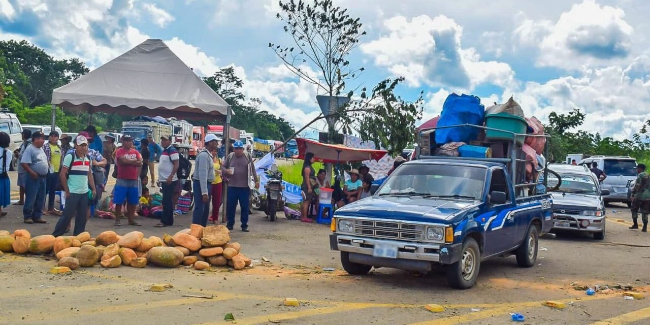 TRANSPORTISTAS DE YAPACANÍ ANUNCIAN BLOQUEO DE CARRETERA ESTE LUNES