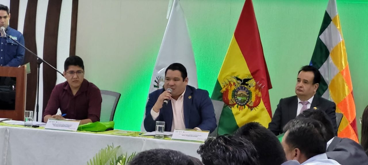 FISCAL GENERAL PRESIDE PRIMERA REUNIÓN TRIMESTRAL INTERINSTITUCIONAL PARA EL CONTROL AÉREO DE VENTA DE COMBUSTIBLE