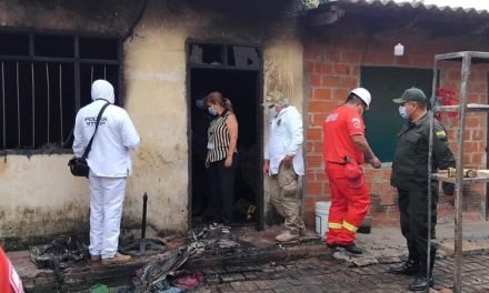 FISCALÍA INVESTIGA INCENDIO QUE DEJÓ  DOS PERSONAS FALLECIDAS EN EL PLAN TRES MIL