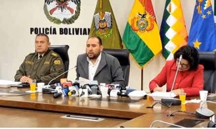 MOVILIZACIONES SON UN «ATENTADO A LA DEMOCRACIA» ASEGURA MINISTRO