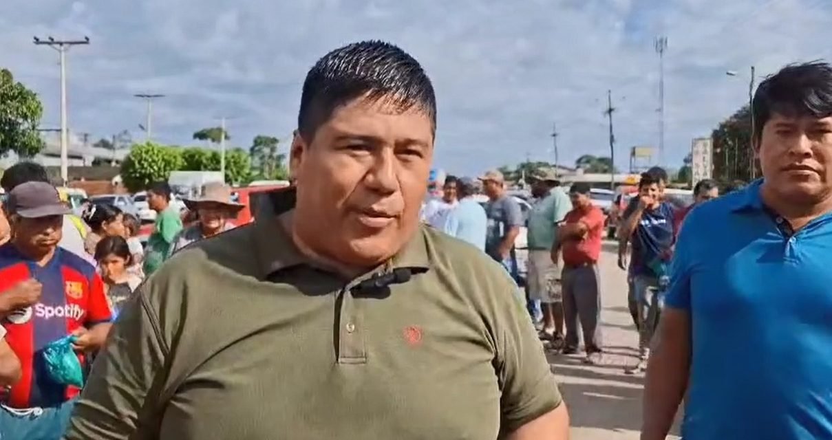 TRANSPORTE PESADO BLOQUEA YAPACANÍ POR FALTA DE COMBUSTIBLE